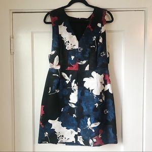 Floral v-neck minidress